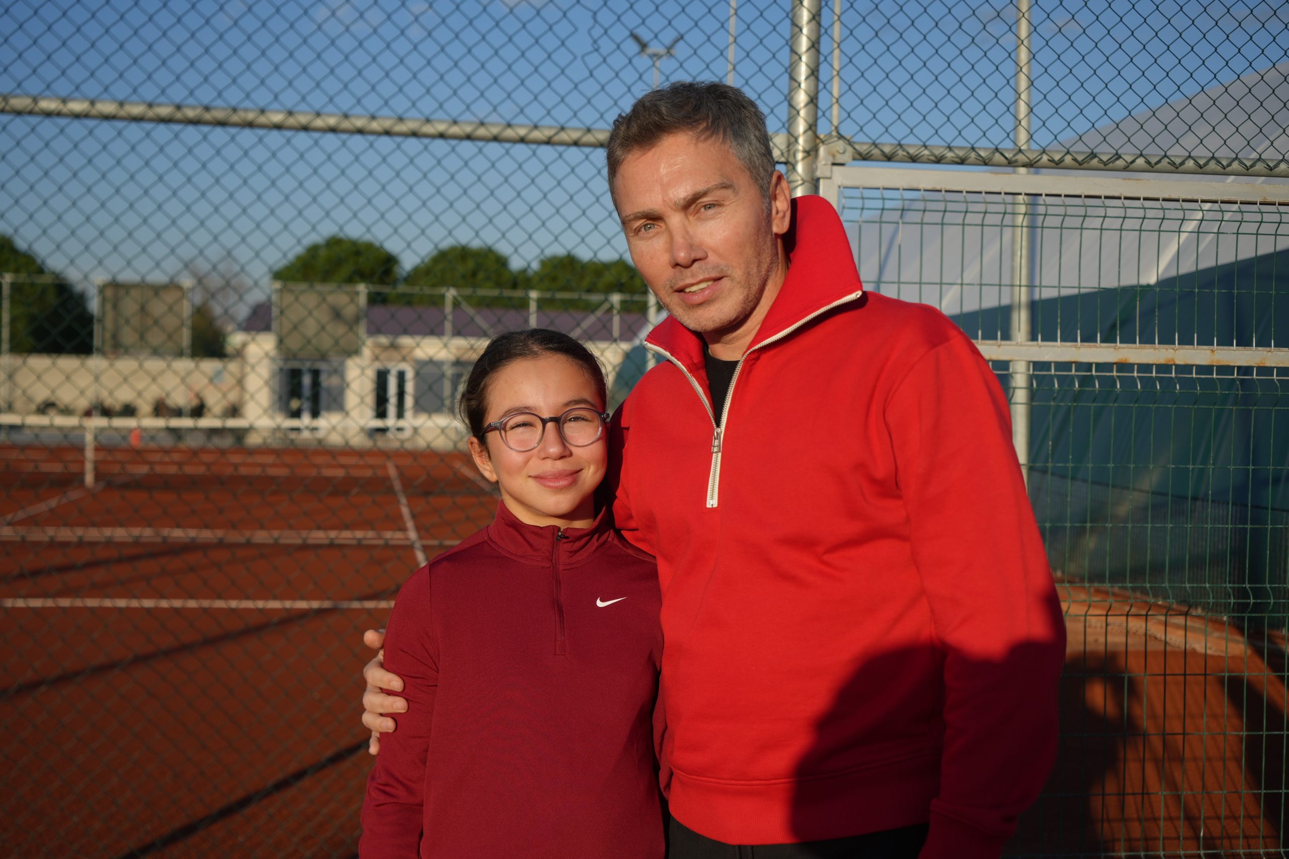 Kocaeli'de yaşayan 10 yaşındaki tenisçi Asya Kandemir, kendisinden yaşça büyük