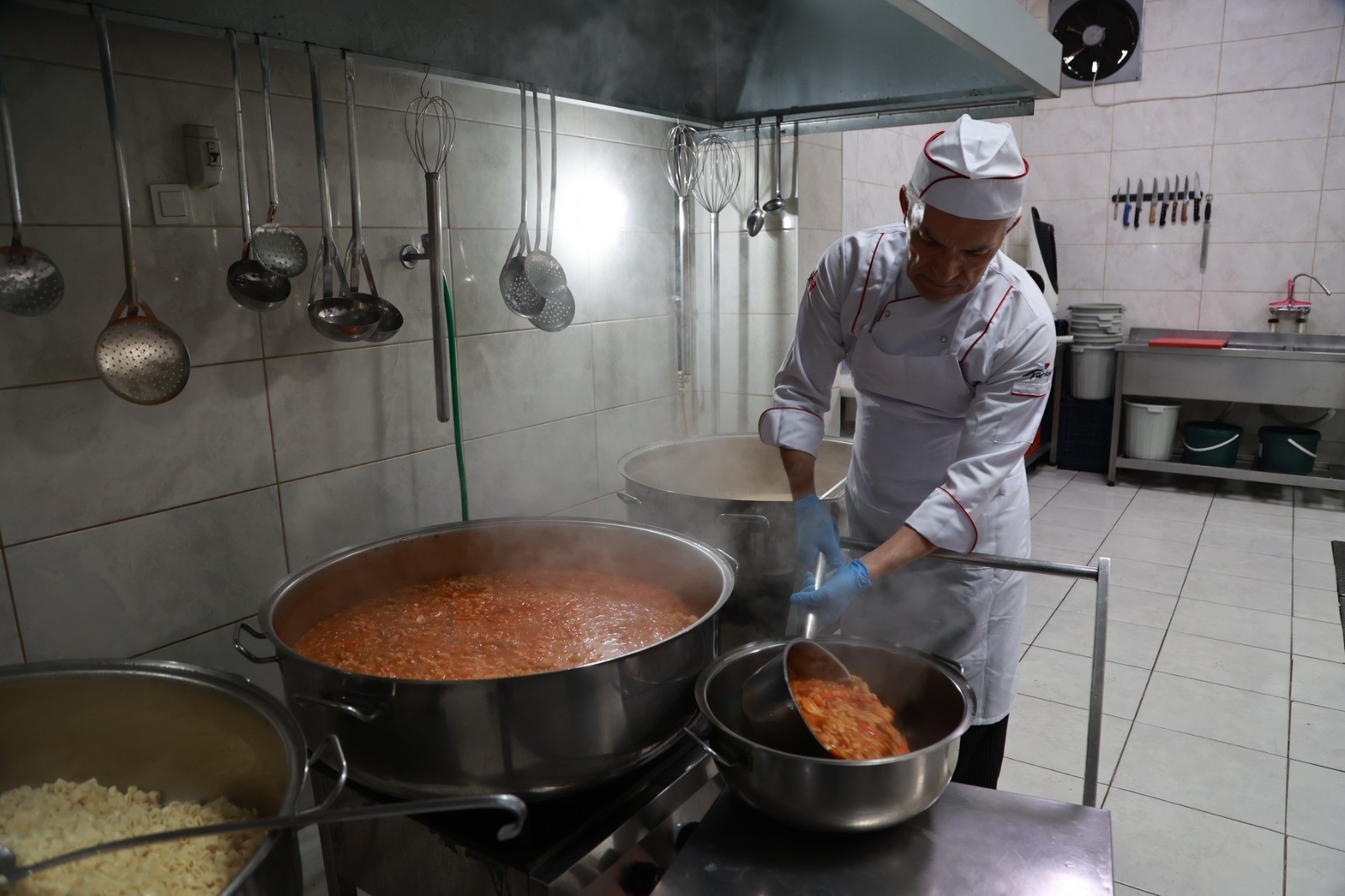 Gebze Belediyesi, sosyal belediyecilik faaliyetleri kapsamında hizmet veren aşevi aracılığıyla