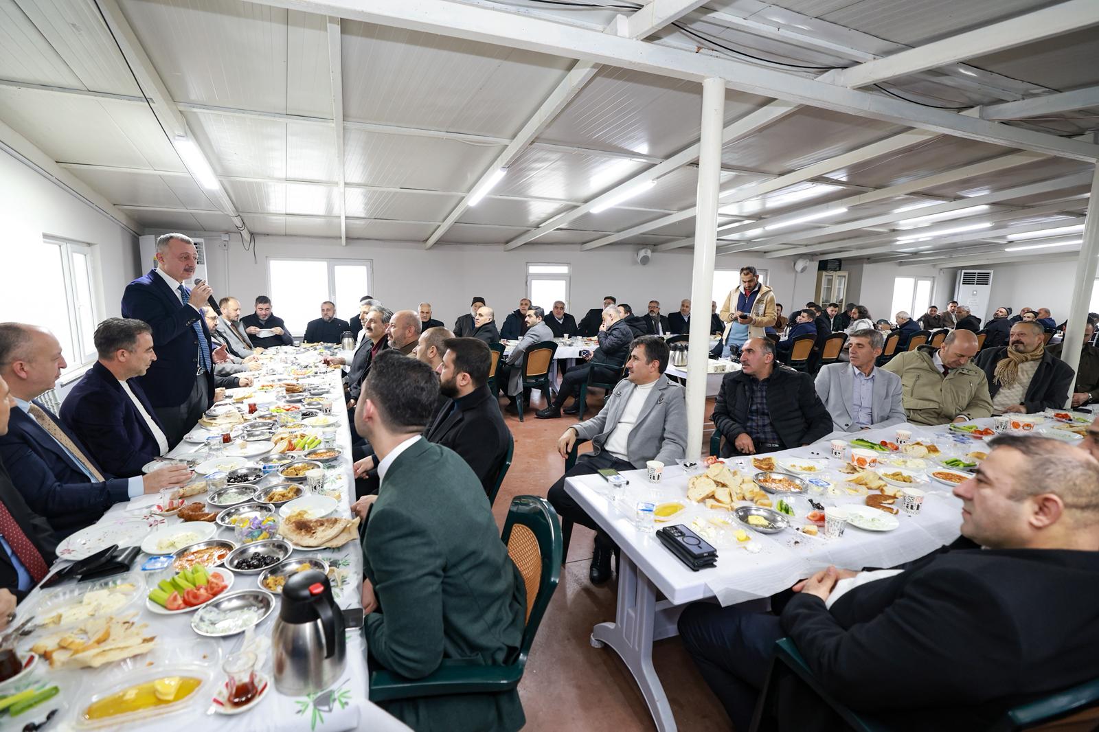 Kocaeli Büyükşehir Belediye Başkanı Tahir Büyükakın, hemşehri dernekleri ile buluşmasına