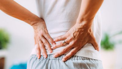 Beyin ve Sinir Cerrahisi Uzmanı Op. Dr. Yaşar Karataş, siyatik