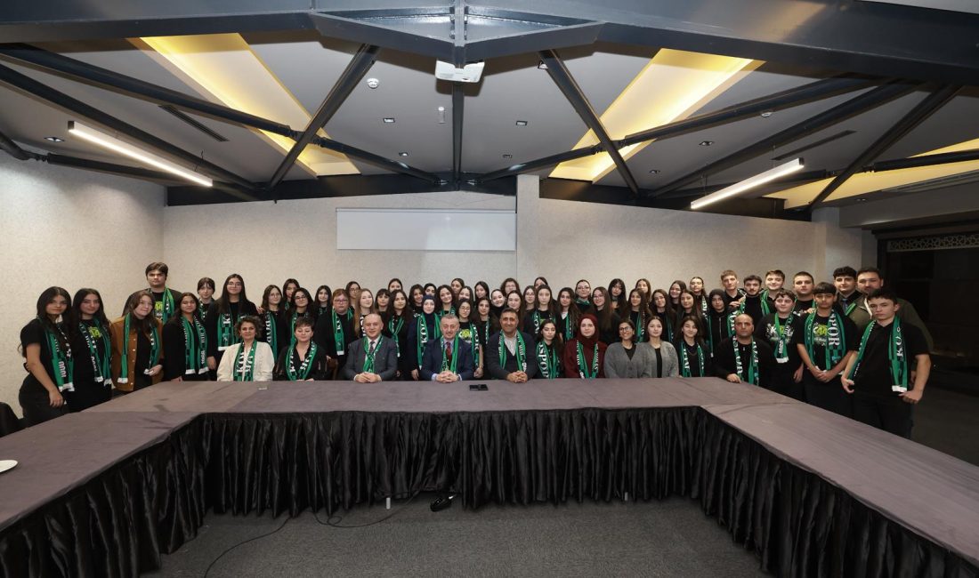 Başkan Büyükakın, Kocaelispor’un 59. yıldönümü kutlamalarında sahne alan Körfez Atatürk