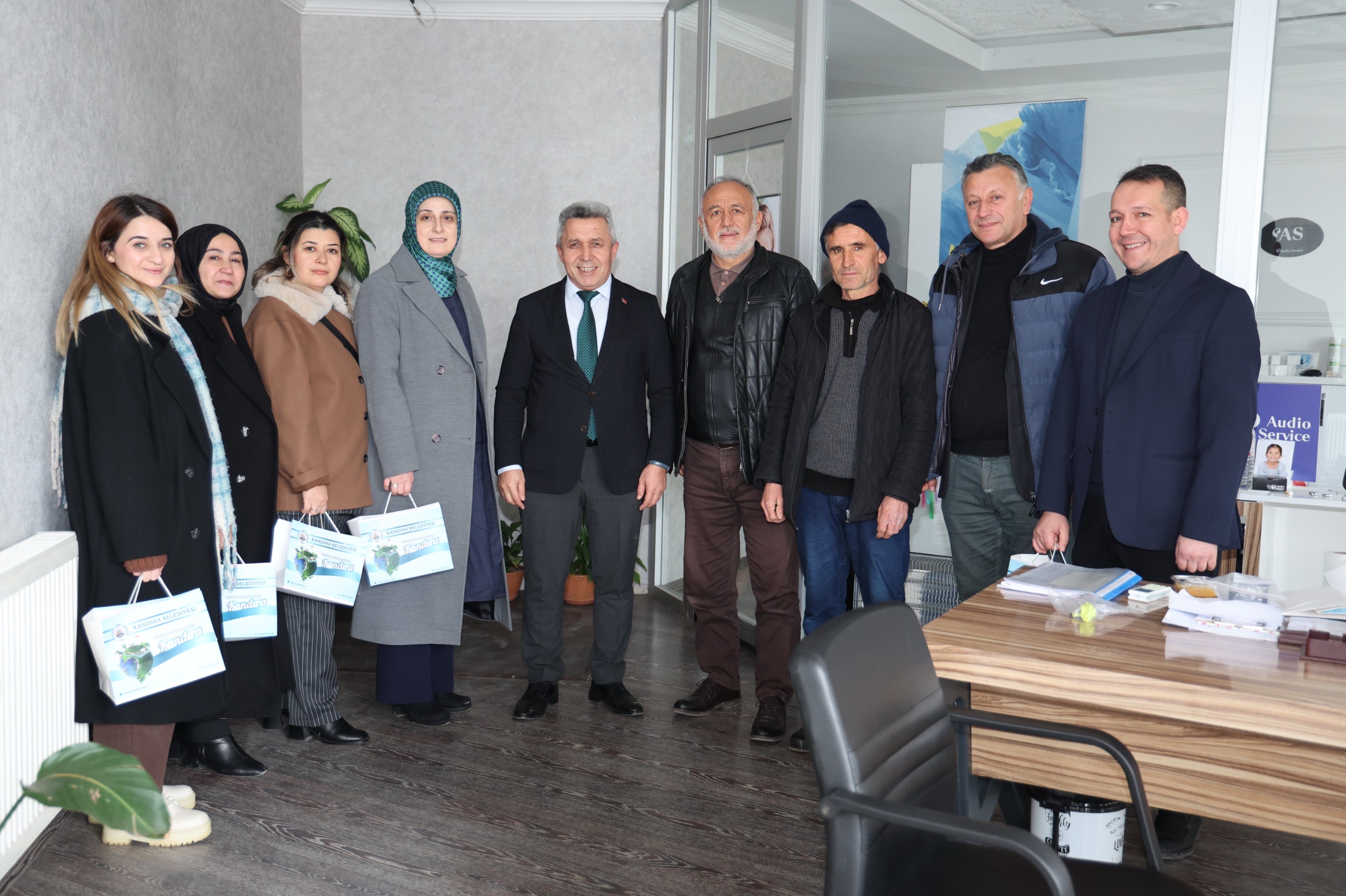 Kandıra Belediye Başkanı Erol Ölmez, Miraç Kandili dolayısıyla ilçede esnaf