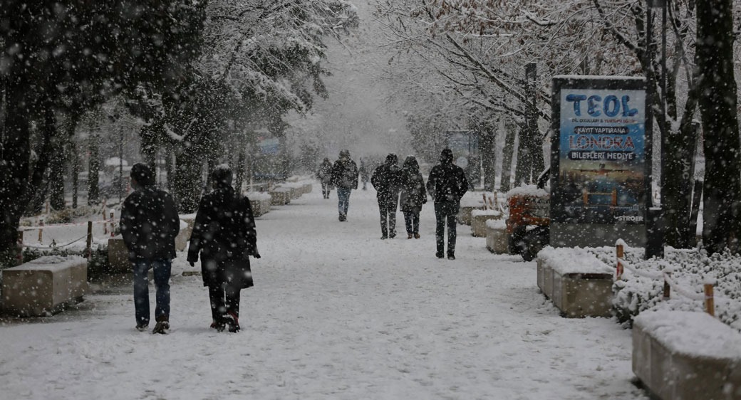 Kocaeli’nin İzmit ilçesinde, kırsal kesimdeki kar ve buzlanma riskine karşı