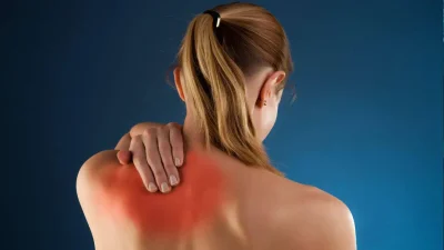 Omuz ağrısı ve hareket kısıtlılığının basit sebeplerle geçiştirilmemesi gerektiğini belirten