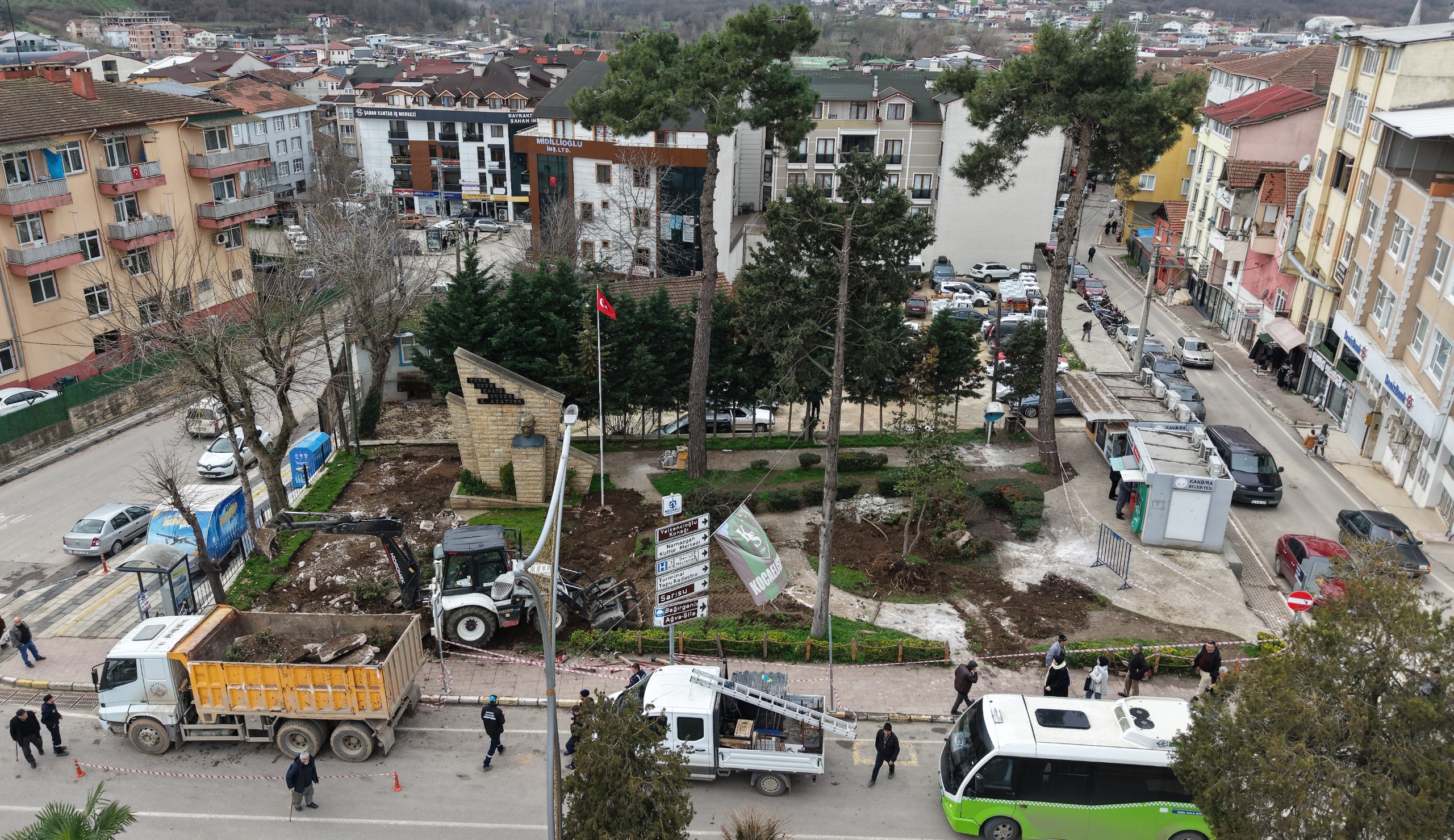 Kandıra merkezde bulunan Atatürk Parkı, Kandıra Belediyesi tarafından yürütülen yenileme