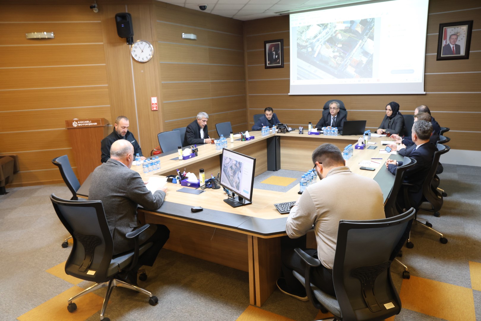 Kocaeli Büyükşehir Belediyesi Encümen toplantısında, trafik kurallarını ihlal eden toplu