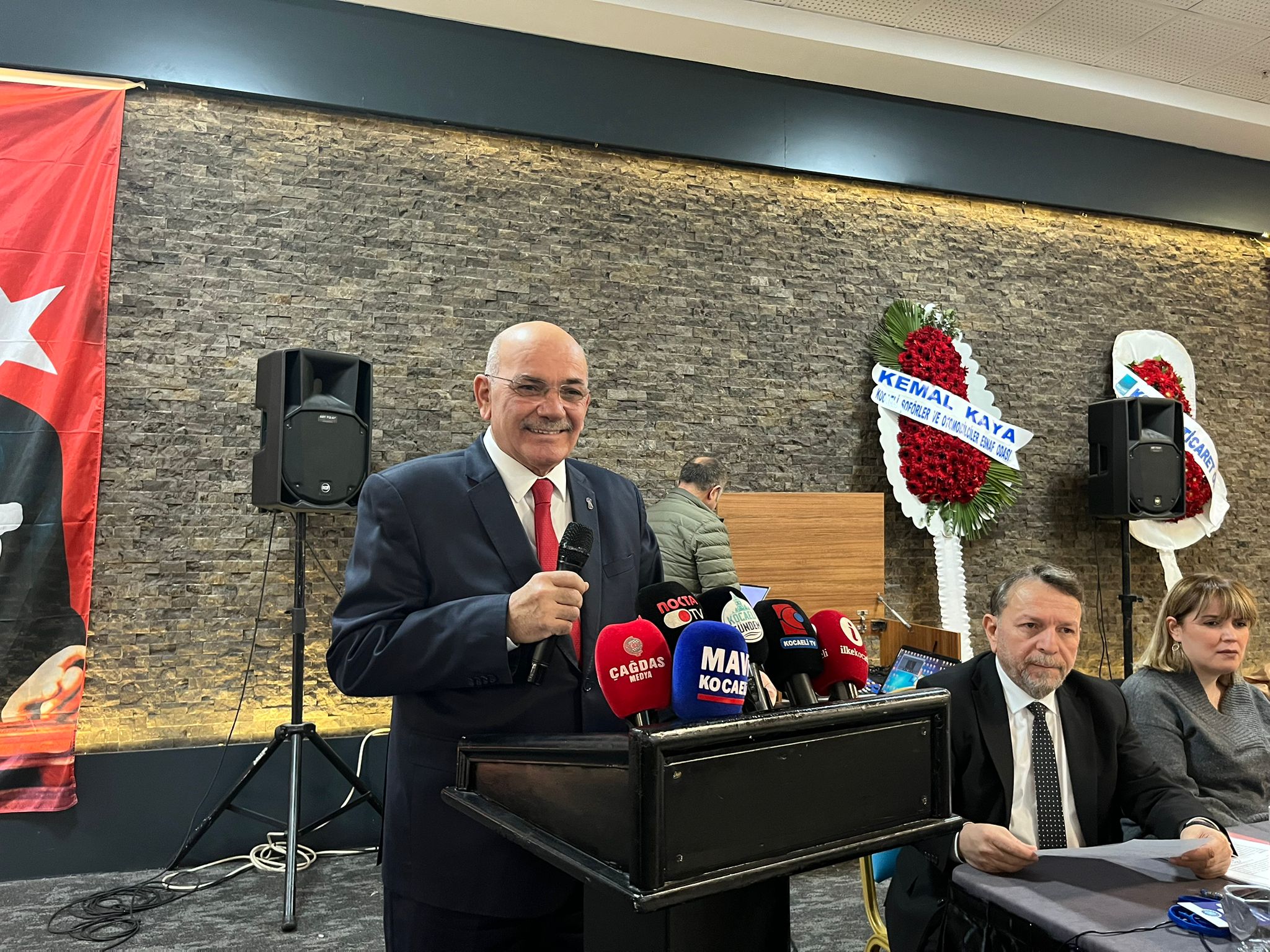 KESOB’un olağan kongresi Kadıköy Düğün Salonu’nda başladı. Kadir Durmuş ve