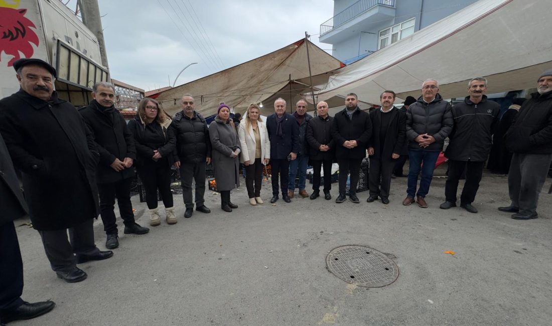 CHP Kocaeli İl Başkanı Erdem Arcan, Dilovası Çarşamba Pazarı’nda yaptığı
