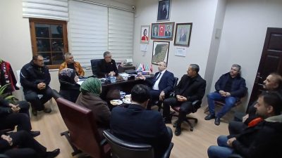 Milliyetçi Hareket Partisi (MHP) İzmit İlçe Başkanı İlker Kazan, yöneticileri