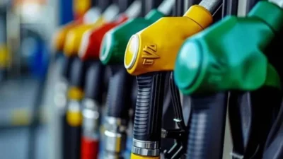 Petrol fiyatlarındaki düşüş sonrası benzine 3 lira, motorine 4 lira