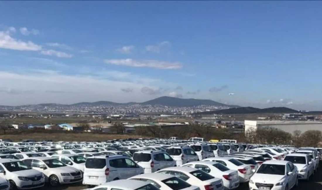 Gebze İcra Dairesi tarafından borç nedeniyle haczedilen 2021 model Audi