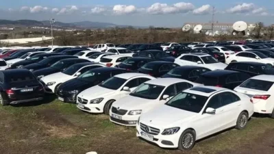 Körfez İcra Dairesi, borç nedeniyle haczedilen 2014 model BMW marka