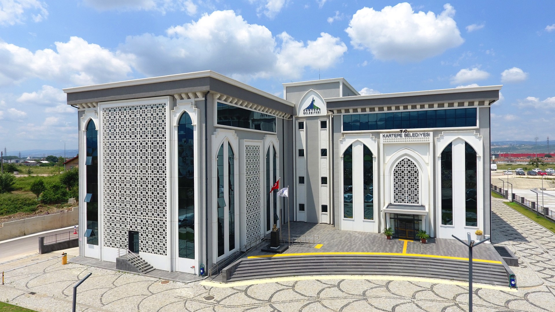 Kartepe Belediyesi’nin ihalesiyle ilgili olarak bir kişi hakkında 6 ay