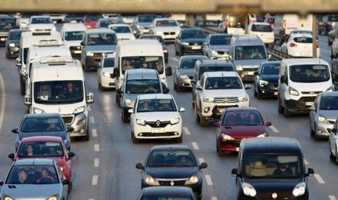 Gebze İcra Dairesi, borç nedeniyle haczedilen 2006 model Renault panelvanı