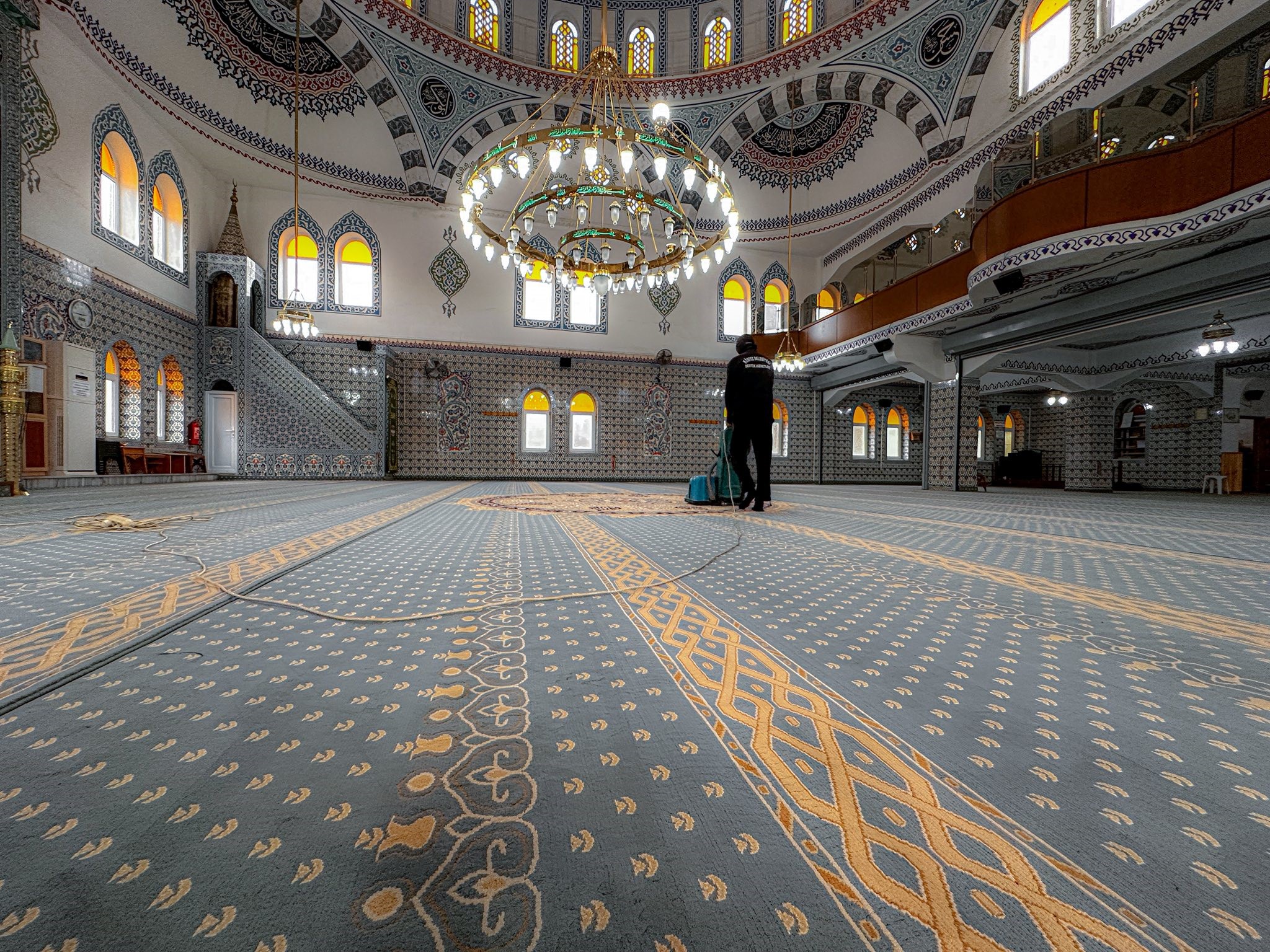 Körfez'de Ramazan ayı öncesi kent genelindeki cami ve ibadethanelerde temizlik