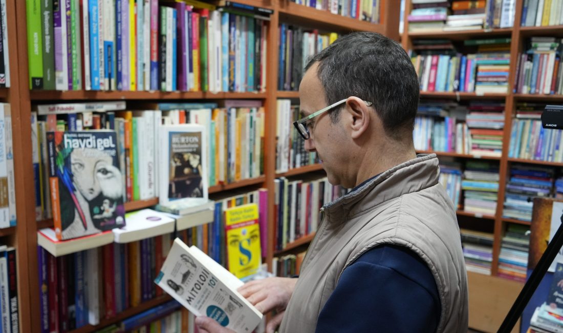 İstanbul'dan Kocaeli'ye uzanan 25 yıllık sahaf serüveninde on binlerce kitabı