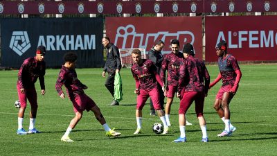 Galatasaray, UEFA Şampiyonlar Ligi son 16 play-off turu ilk maçında