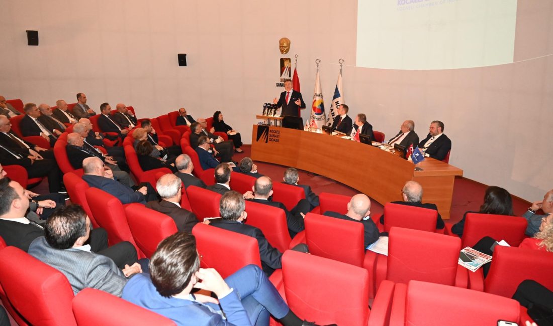 Eski Devlet Bakanı Kürşad Tüzmen, sanayide yaşanan istihdam ve nitelikli