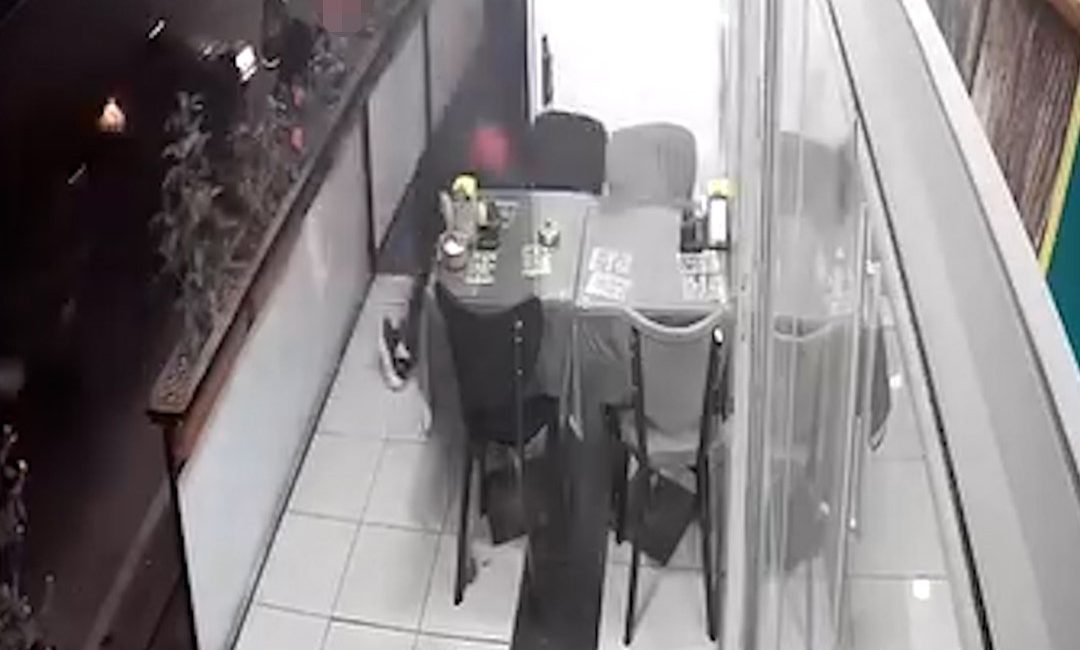 Kocaeli’nin Gebze ilçesinde içeride müşterilerin bulunduğu sırada bir kebapçıya düzenlenen