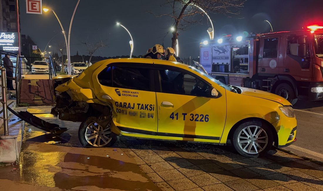 Kocaeli'nin Gebze ilçesinde iki aracın çarpıştığı trafik kazasında yaralanan olmazken,