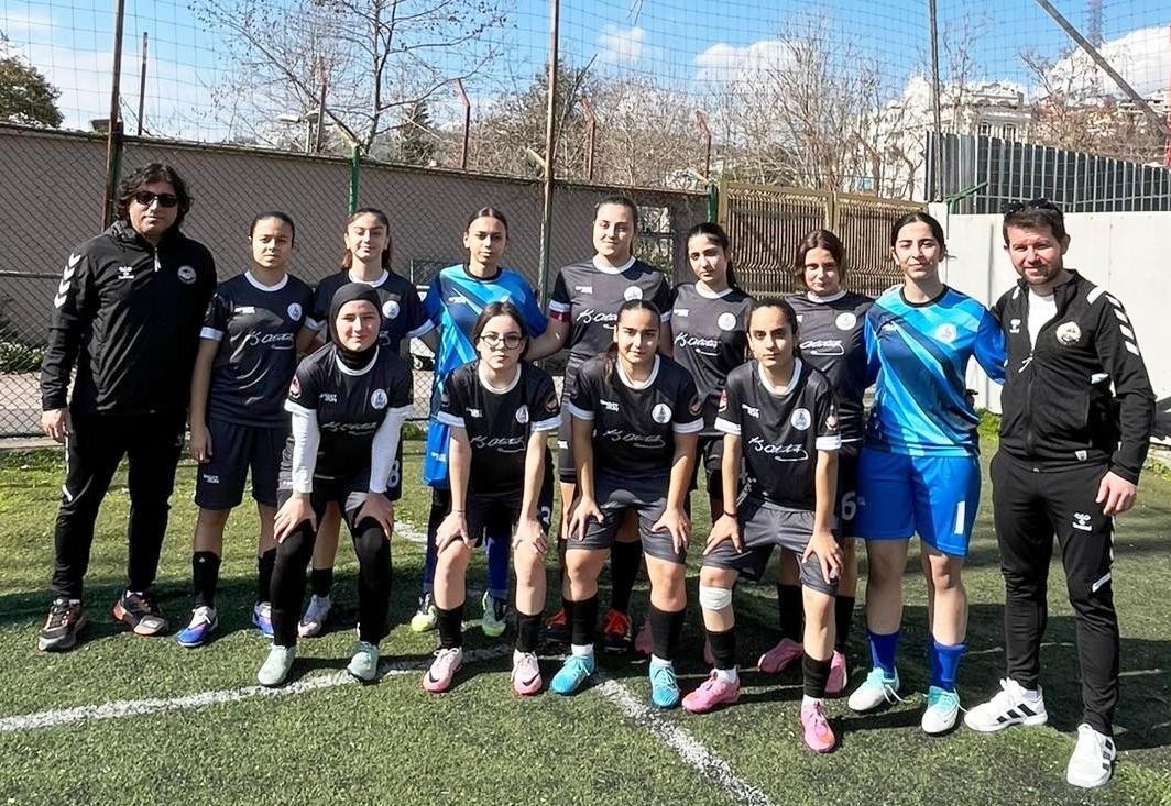 Körfez Gençlerbirliği U17 Genç Kız Futbol Takımı, Karşıyaka Koleji’ni 6-1