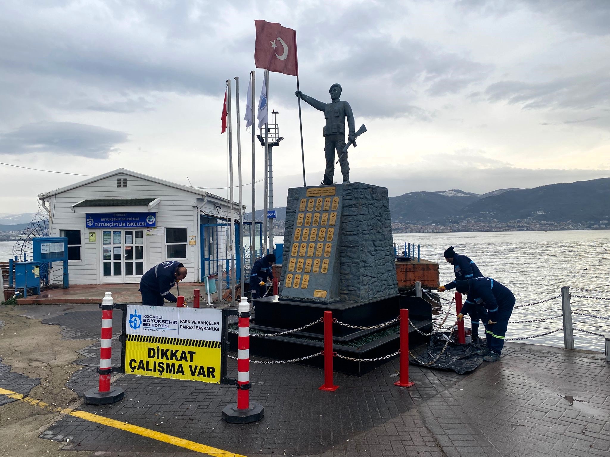 Kocaeli Büyükşehir Belediyesi, vatan için tereddüt etmeden canlarını veren şehitlerin