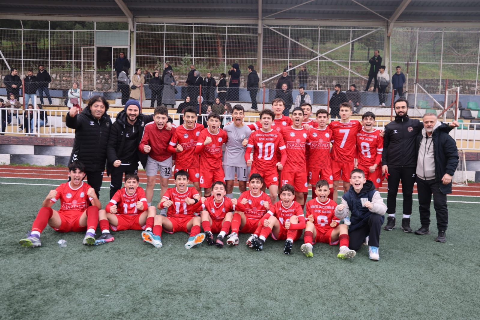 Körfez Gençlerbirliği U14 Futbol takımı ligi namağlup tamamlayarak play-off grubuna