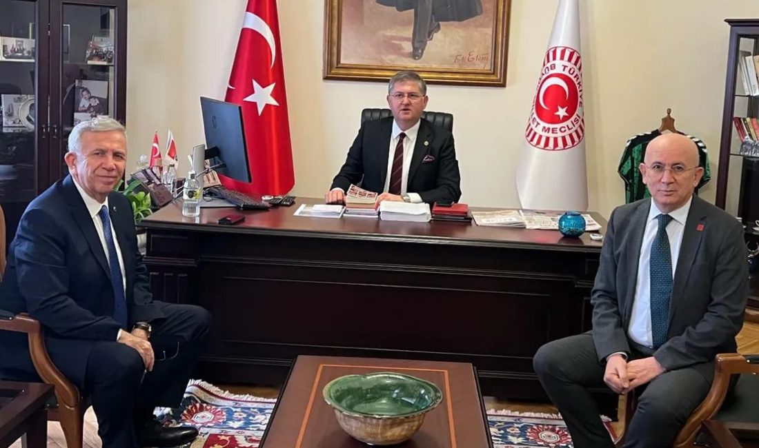 CHP Kocaeli Milletvekili Harun Yıldızlı, grup toplantısı öncesi Ümit Erkol