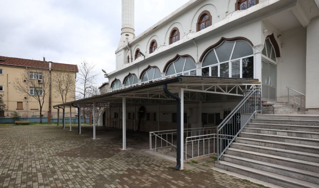 Derince Belediyesi, ilçe genelindeki ibadethanelerin ihtiyaçlarını karşılamaya yönelik çalışmalarını sürdürüyor.