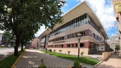 Gölcük Belediyesi, çöp konteynerlerinin bakım ve onarımında kullanılmak üzere 12