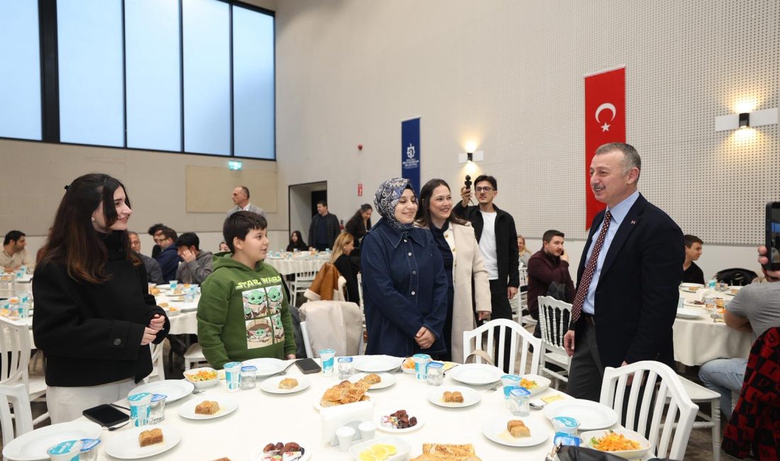 Kocaeli Büyükşehir Belediye Başkanı Tahir Büyükakın, 14 Mart Tıp Bayramı