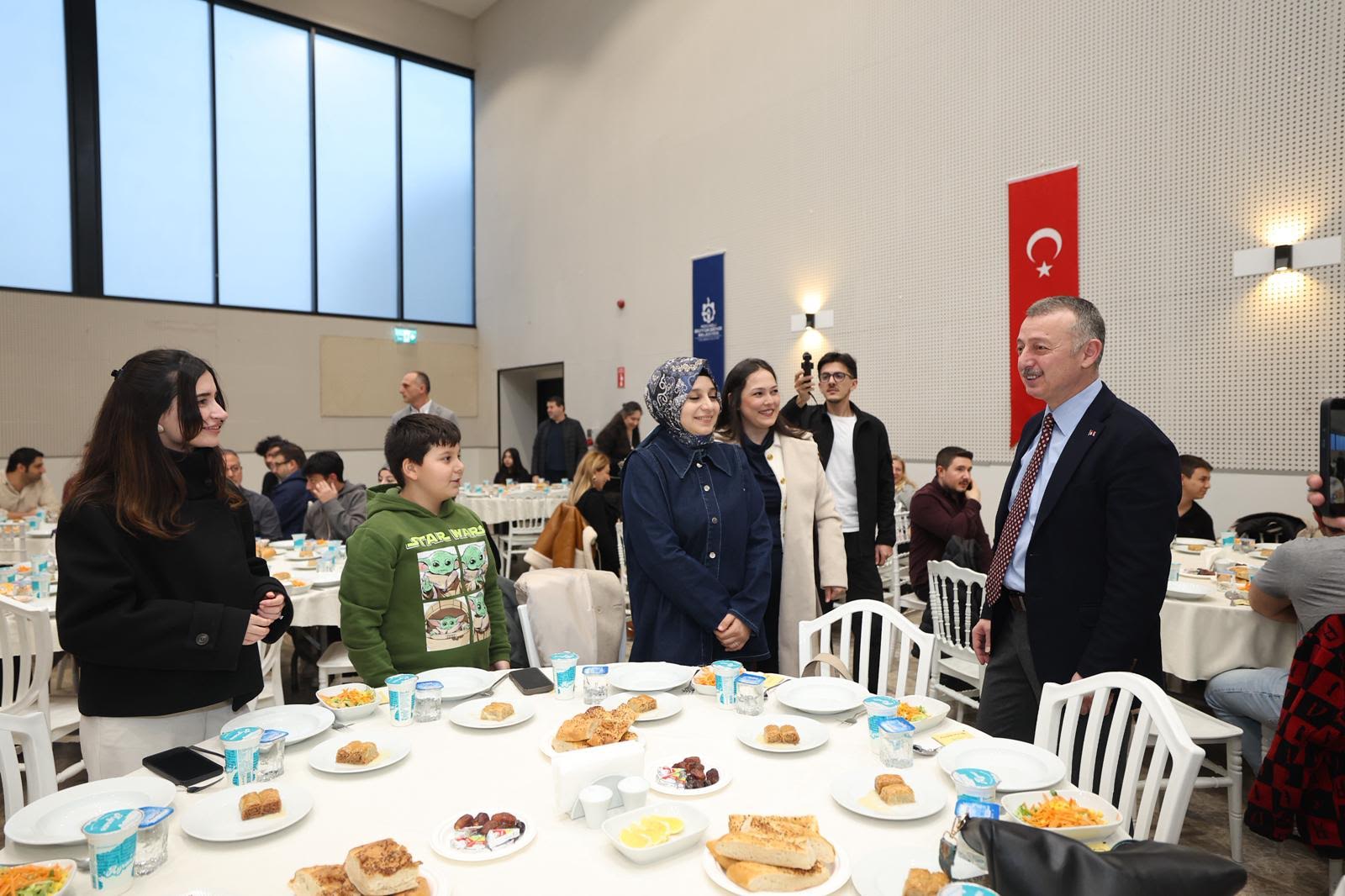 Kocaeli Büyükşehir Belediye Başkanı Tahir Büyükakın, 14 Mart Tıp Bayramı