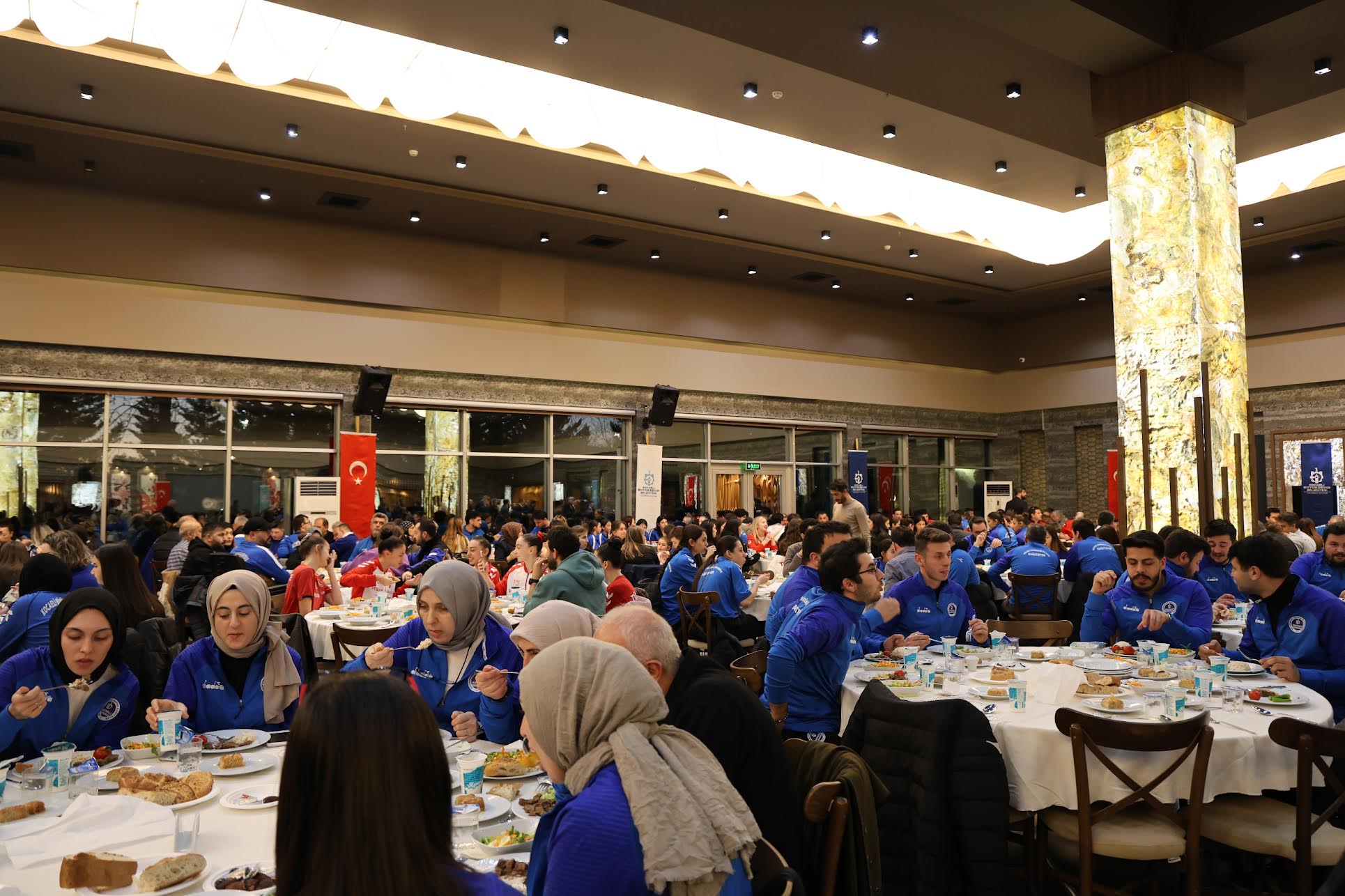 Kocaeli Büyükşehir Belediye Başkanı Tahir Büyükakın, ulusal ve uluslararası şampiyonalarda