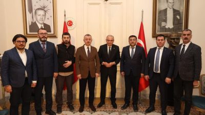 Kocaeli Büyükşehir Belediye Başkanı Tahir Büyükakın, Gazzelilerle iftarda bir araya