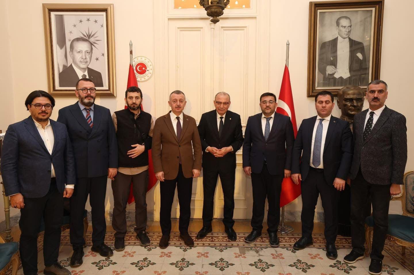 Kocaeli Büyükşehir Belediye Başkanı Tahir Büyükakın, Gazzelilerle iftarda bir araya