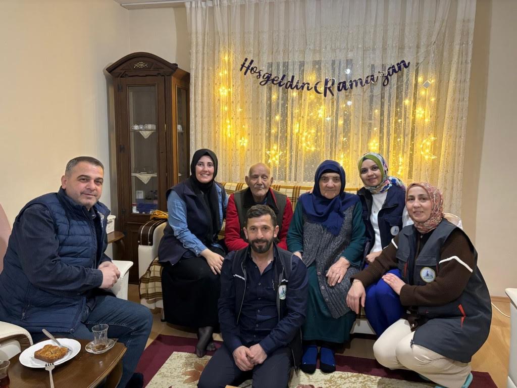 Kartepe Belediyesi’nin Alo Evlat Sağlık Kulübü ekipleri, Ramazan ayında da