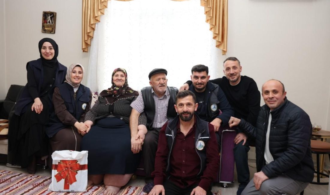 Kartepe Belediyesi, geleneksel kent bayramlaşması kapsamında gönüllere dokunmaya devam ediyor.