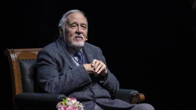 Sağlık sorunları sebebiyle Koç Üniversitesi Hastanesi'nde bir süredir yoğun bakımda