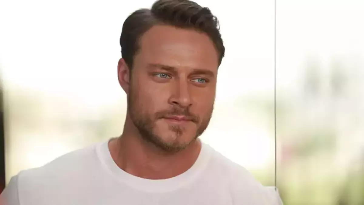 Burak Çelik, modellikten oyunculuğa uzanan kariyerinde başarılı projelerle adını geniş