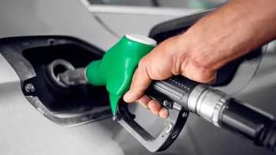 Petrol fiyatlarındaki gerilemenin ardından benzine 58 kuruş, motorine ise 3,7