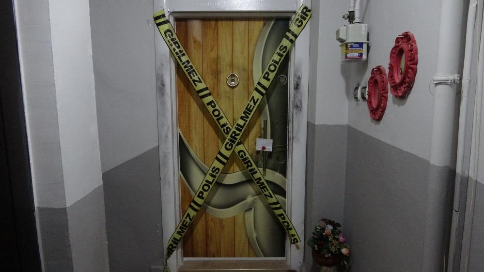 Kocaeli'nin Körfez ilçesinde yatalak annesine yemek hazırladığı sırada evinin mutfağında