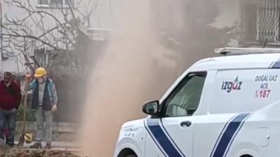 Kocaeli'nin Derince ilçesinde altyapı çalışması sırasında doğalgaz hattının hasar görmesi