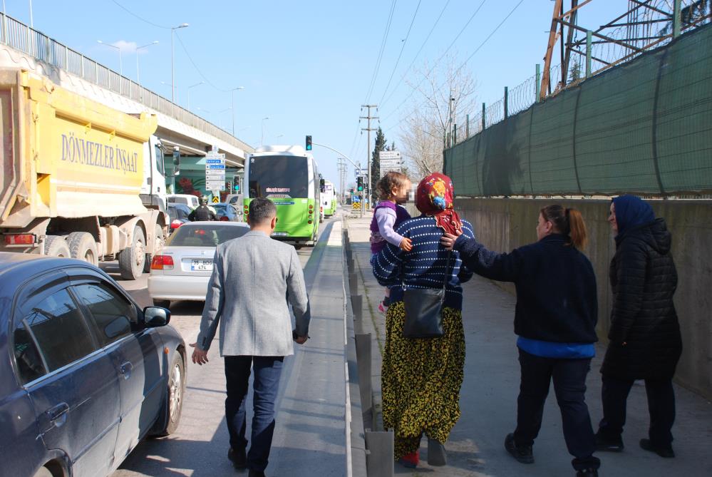 Kocaeli'de bayram öncesi sokaklarda duygu sömürüsü yapan ve şehir dışından