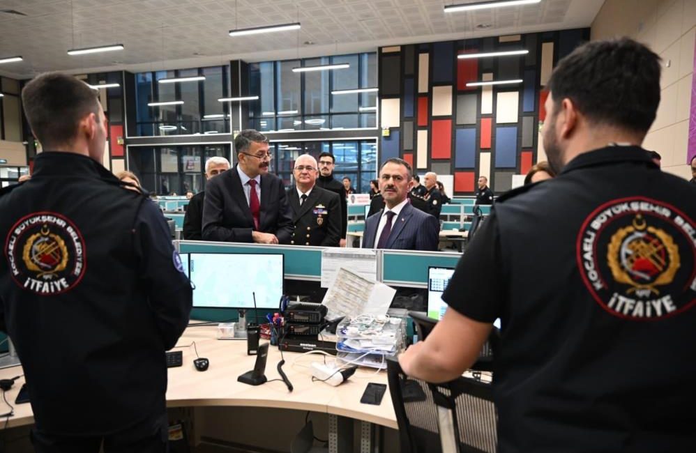 Kocaeli'de İçişleri Bakan Yardımcısı Ali Çelik, Ramazan Bayramı dolayısıyla 112