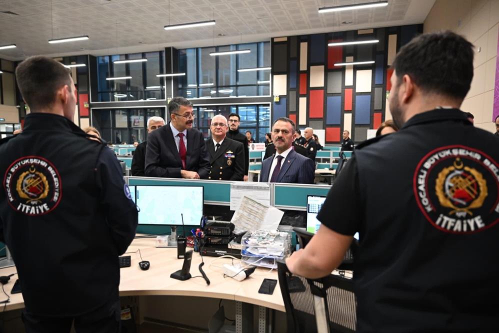 Kocaeli'de İçişleri Bakan Yardımcısı Ali Çelik, Ramazan Bayramı dolayısıyla 112