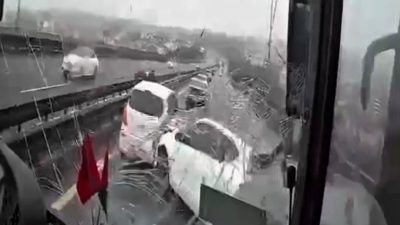 TEM Otoyolu İzmit geçişinde 8 kişinin yaralandığı kaza, otobüs kamerasına