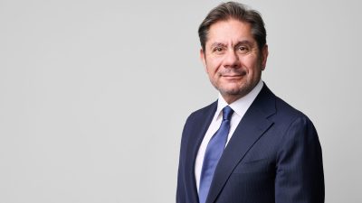 Akbank sendikasyon kredisini 1 milyar ABD dolarını aşan rekor taleple