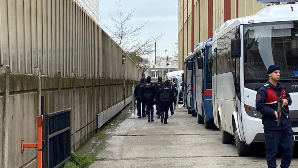 Kocaeli'nin İzmit ilçesinde 3 kişinin hayatını kaybettiği, 2 kişinin yaralandığı