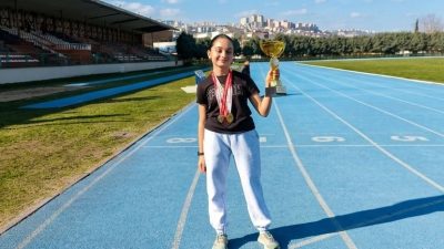 İzmit Belediyesi Çınar Akademi öğrencisi Alya Gül Keskin, atletizmde ilde