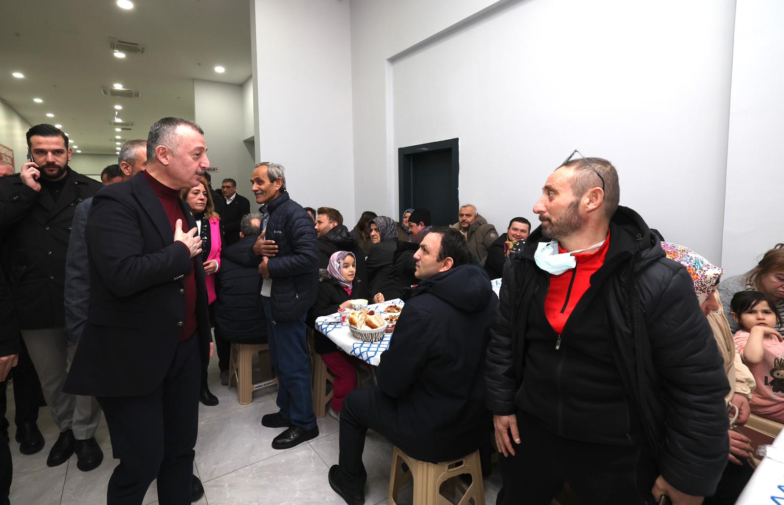 Kocaeli Büyükşehir Belediye Başkanı Tahir Büyükakın, hemşehri dernekleri ile buluşmalarına